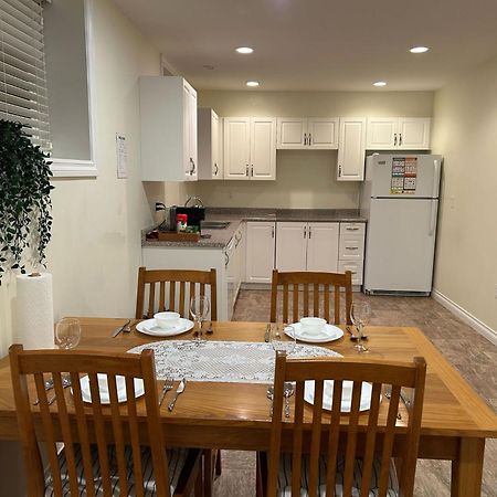 A Private Suite In Port Moody 外观 照片