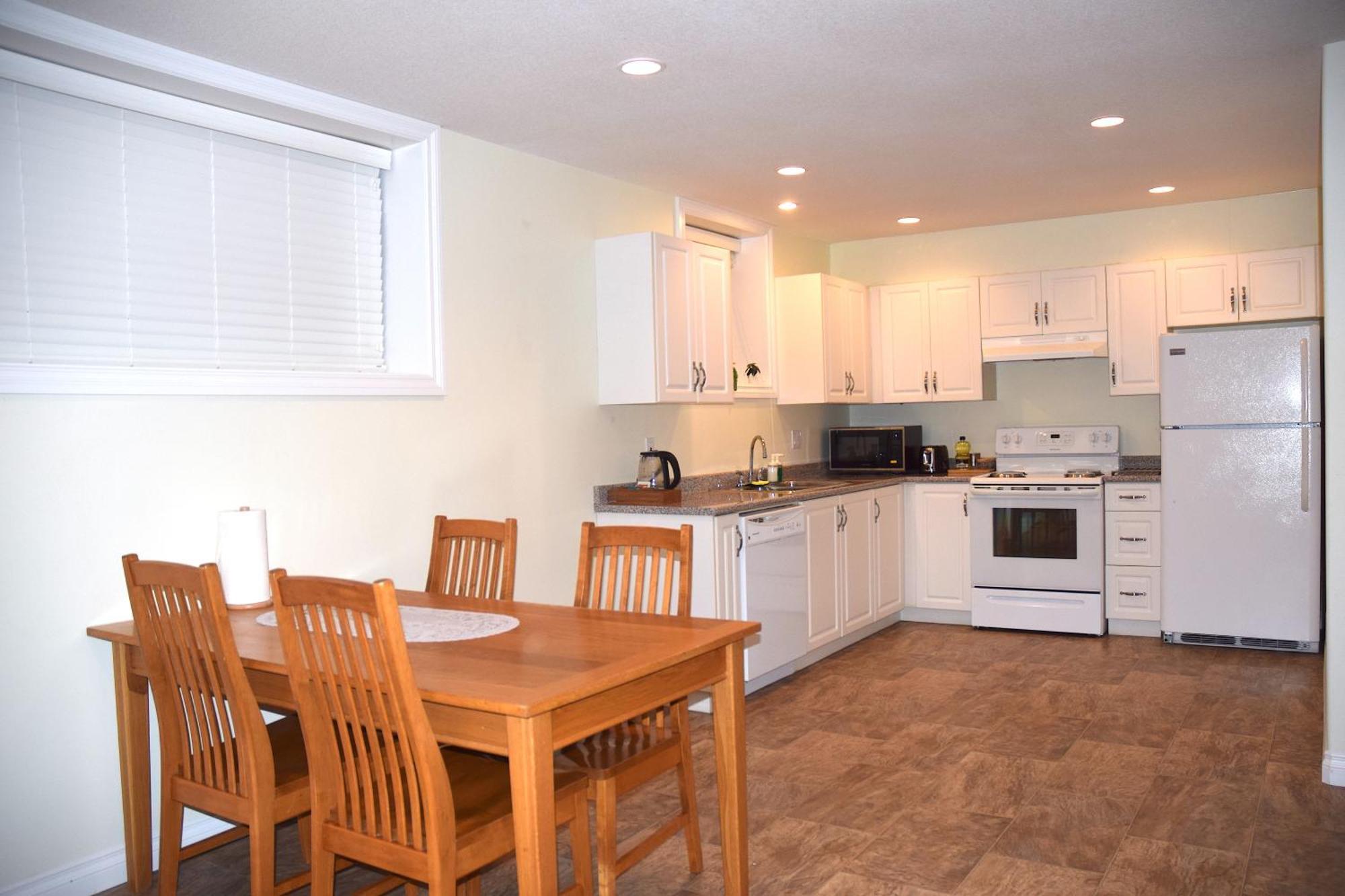 A Private Suite In Port Moody 外观 照片