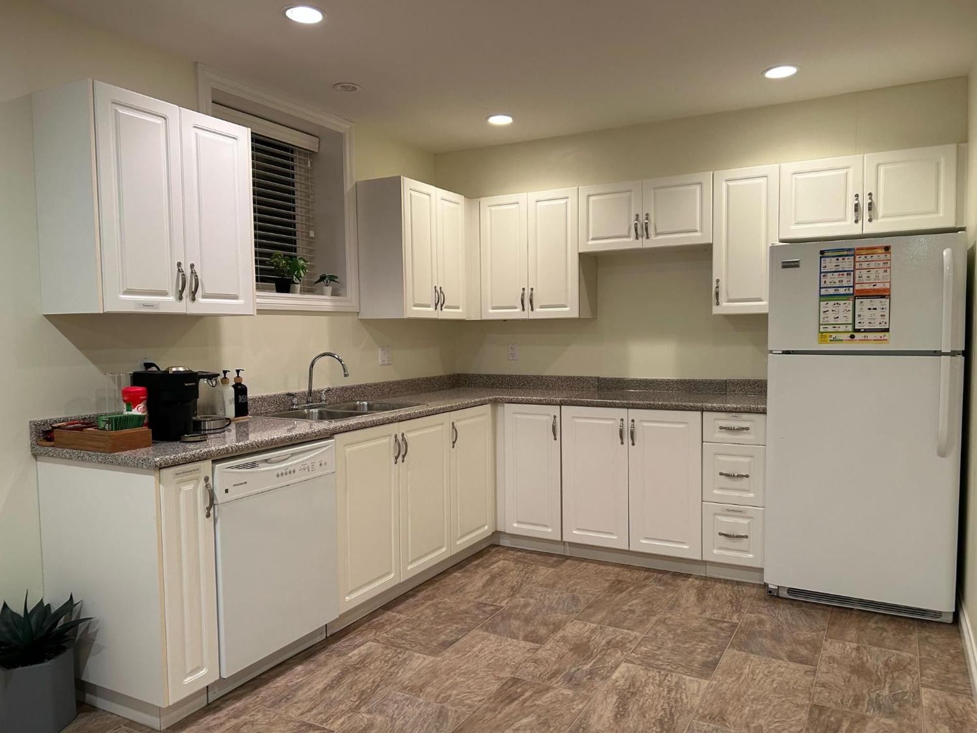 A Private Suite In Port Moody 外观 照片
