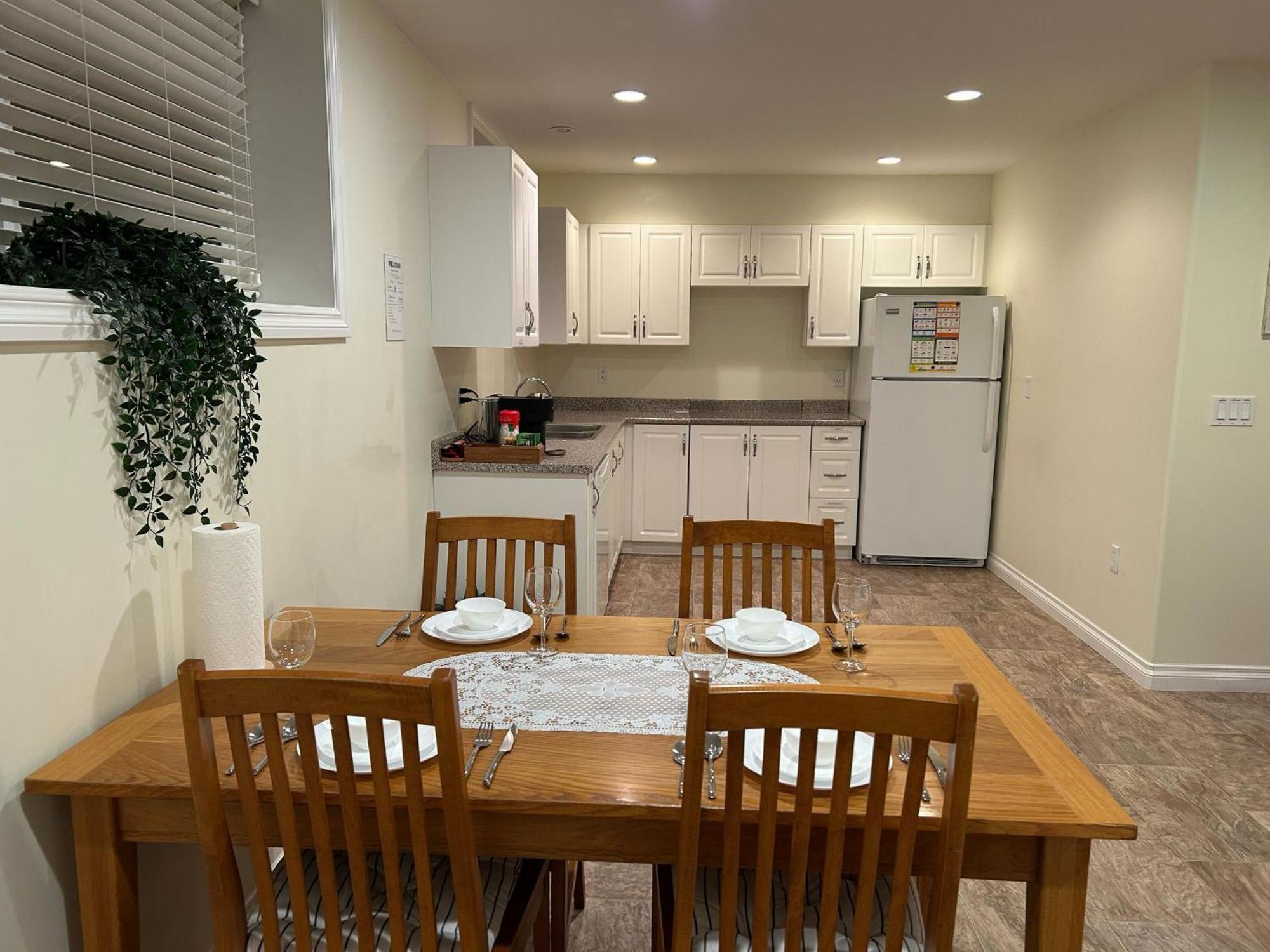 A Private Suite In Port Moody 外观 照片